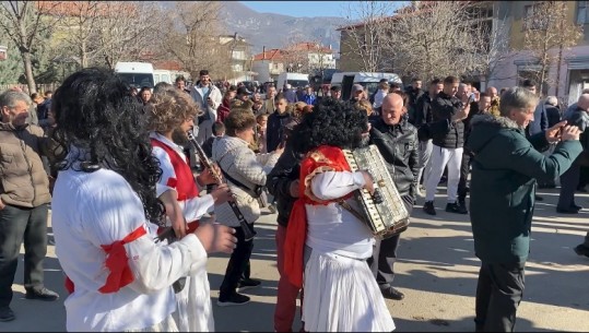 Festohet ‘dita e rrogeçve’, riti qindra vjeçar në Pojan! Festa me origjinë pagane që largon të keqen 