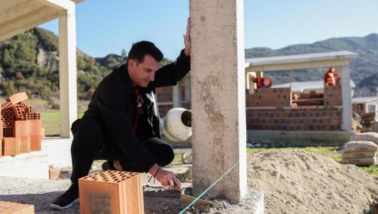 Veliaj në lagjen e re në Pezë: 30 familje nisin një jetë të re këtu, më afër shërbimeve, mundësi për fëmijët të ecin përpara