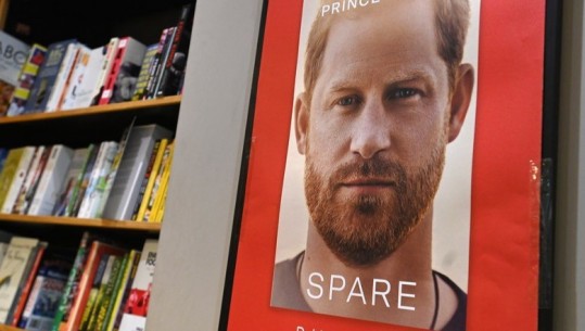 Bëri bujë që pa dalë në shitje, botohet libri i Prince Harry-t! Nga vrasja e 25 ushtarëve në Afganistan te ‘dramat’ e Pallatit Mbretëror, ja ç’pritet