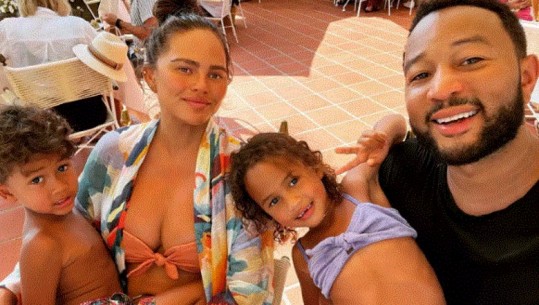 John Legend dhe Chrissy Teigen bëhen prindër për herë të tretë, këngëtari e zbulon lajmin gjatë një koncerti, nuk dihet ende emri i fëmijës