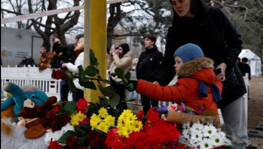 Numri i të vdekurve nga sulmi në Dnipro është rritur në 40, vendasit bënë homazhe, 35 persona të shpëtuar, 75 të plagosur, mes tyre 14 fëmijë