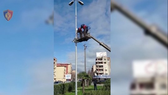 Shkodra nën vëzhgim nga krimi, çmontohen 38 kamera të tjera spiune në 3 lagje! Përdoreshin nga grupet kriminale, vëzhgonin rivalët e policinë (VIDEO)