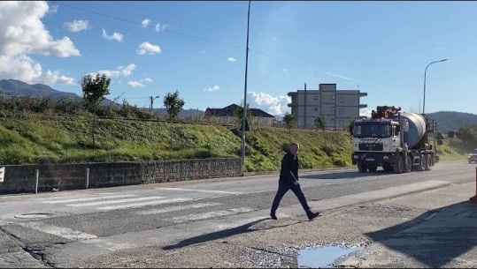 S’ka mbikalime, unaza e Elbasanit burim aksidentesh! Banorët: Kalojmë 2-3 herë në ditë, shoferët ecin me shpejtësi në vijat e bardha