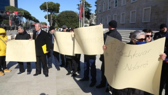 Ish-banorët e qytet studentit, protestë para kryeministrisë! Banorët: U përjashtuam nga rindërtimi! Bashkia: Bonus qiraje