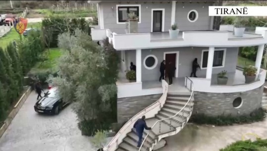 VIDEO/ Ja vila 2 katëshe ku 3 persona kultivonin kanabis dhe e shisnin! Dalin edhe pamjet e sendeve që përdornin për vjedhje 3 të tjerë