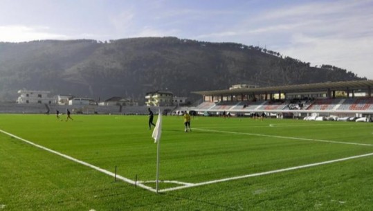 Tentoi të futej në stadiumin 'Tomori' pa biletë, përgjegjësi bën për spital tifozin! Policia i procedon të dy