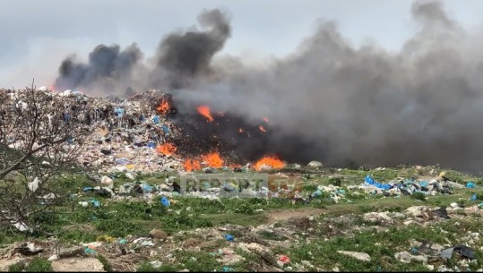 Përfshihen nga flakët fusha e mbetjeve në Vlorë (VIDEO)