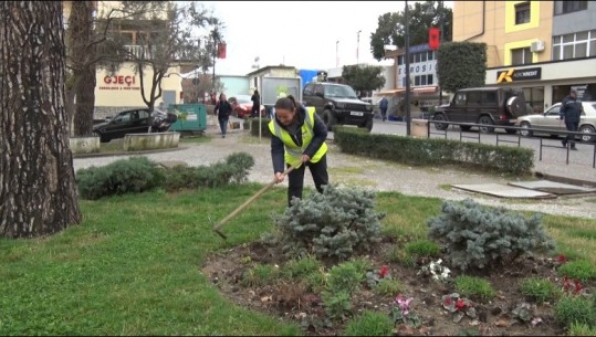 8 marsi i Rudinës, rrit fëmijët me punën në lulishten e Lezhës 