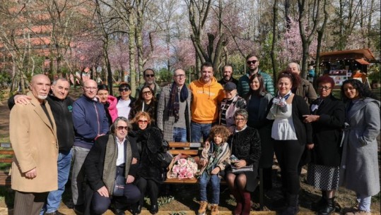 Një pemë dhe një stol në Parkun e Liqenit për balerinën e ndjerë, Hueyda El Saied në ditën e saj të lindjes