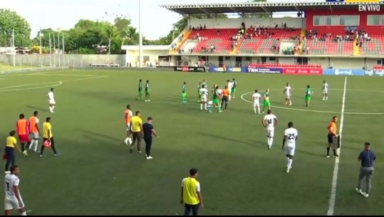 Tërmeti 6.9 ballë ndërpret ndeshjen në Panama, momente paniku mes futbollistëve dhe tifozëve (VIDEO)