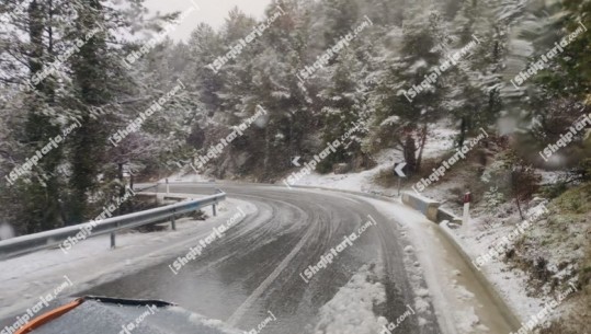 VIDEO/ Pranverë me dëborë, zbardhet qafa e Llogarasë