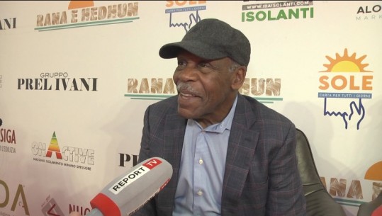 Një yll Hollivudi si ‘ambasador i SHBA’ në Tiranë, Danny Glover në një film për Shqipërinë: Ky është një vend i mrekullueshëm