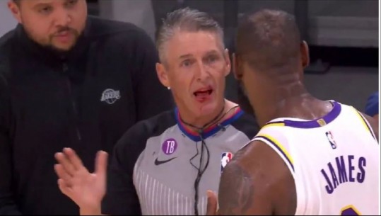 Përplasje e frikshme me Lebron James, arbitri amerikan mbetet i gjakosur gjatë ndeshjes së basketbollit (VIDEO)