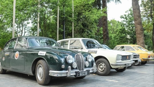 FOTOLAJM/ Koleksioni i mjeteve historike franceze zbarkon në Shqipëri, Rama ndan fotot dhe njofton vazhdimin e turit spektakolar