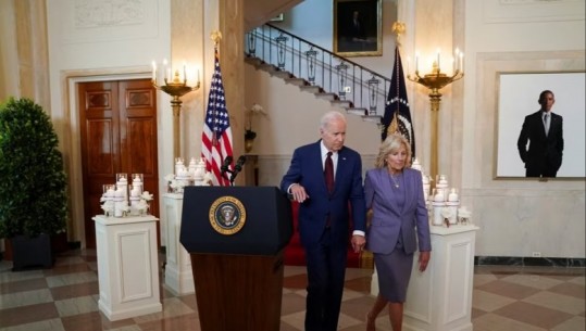 Një vit nga masakra në Uvalde, Biden përsërit thirrjen për ndalimin e armëve luftarake