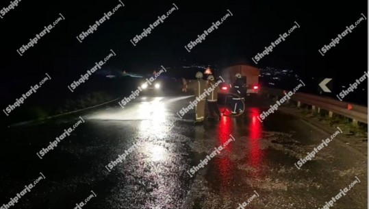 Çahet serbratori i trajlerit që transportonte qindra litra naftë në Qafë Thanë! Sasi e madhe karburanti shpërndahet në rrugë, vështirësi në qarkullim