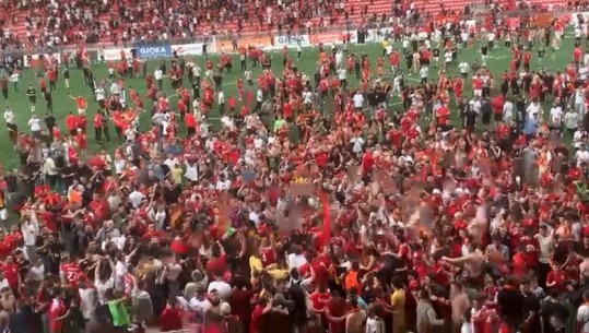 VIDEO/ 'Shpërthen' festa në Tiranë, Partizani kampion i Superligës! Tifozët 'pushtojnë' fushën