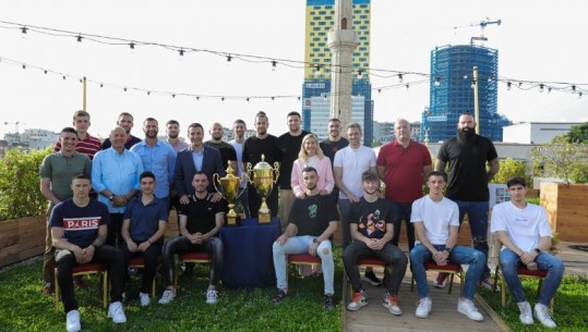 U shpallën kampionë, Veliaj pret djemtë e volejbollit dhe basketbollit: Ekipi që sjell kupë apo medalje në Tiranë shpërblehet me premio