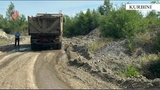 Kurbin/Gërryente me mjete të rënda shtratin e lumit Mat, në pranga 34-vjeçari! Në kërkim pronari i gurores