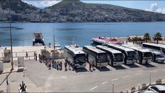 Turistë të shumtë vijnë nga Korfuzi në Sarandë! Operatorët turistikë: Presim një sezon të bukur dhe të kënaqshëm