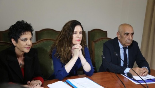 Anulohet dëgjesa me Vlora Hysenin te 'Siguria', deputetët pa certifikatë sigurie! Salianji debat me Naçon: Mos bëj si gangster! Kryetari i Komisionit: Njoh ligjin më mirë se ti