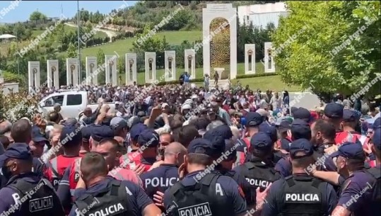 VIDEO/RENEA zbarkon në kampin e MEK në Manzë, muxhahedinët protestojnë kundër kontrolleve të policisë shqiptare