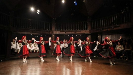 FOTO/Ansambli Tirana në Festivalin Folklorik Kombëtar që do mbahet në Gjirokastër