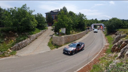 Surprizë pas tre vitesh në Krujë, kampioni hungarez thyhet nga shqiptari i Kosovës në garën e ‘Hill Climb’ (VIDEO)