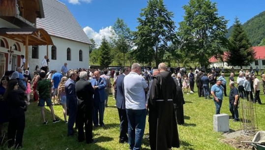 Hidhet guri i parë i themelit të kishës së re të Shën Gjinit në Vermosh