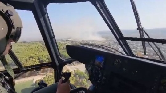 VIDEOLAJM/ Zjarri në fushën e mbetjeve në Vlorë, Mbrojtja: 42 trupa e 13 mjete në aksion për të shuar flakët! Në Vlorë u ndërhy nga ajri me helikopter