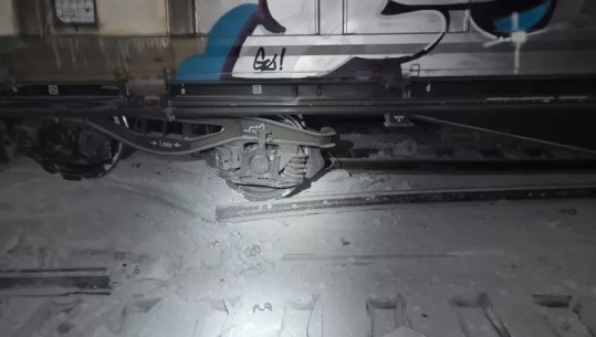 Treni del nga shinat në Zvicër, mbyllet tuneli hekurudhor më i gjatë në botë