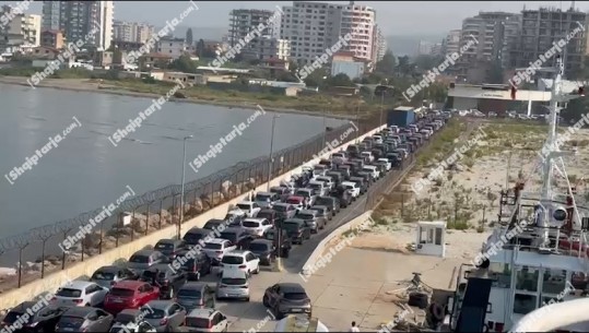 VIDEOLAJM/ Fluks udhëtarësh në Portin e Vlorës dhe atë të Durrësit, turistë të shumtë në mes të gushtit