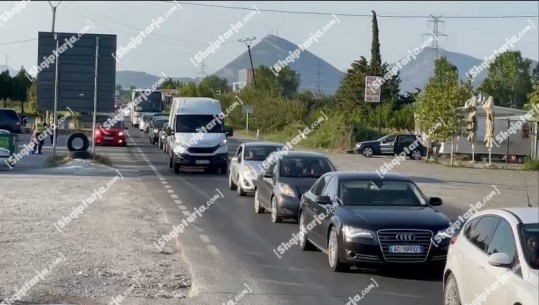 Pushuesit kthehen nga plazhi, trafik i rënduar në aksin Balldren-Milot