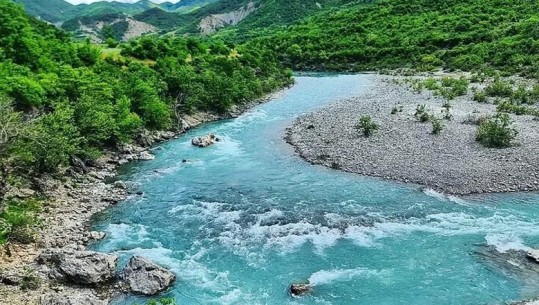 Lumi Vjosa, oaz freskie dhe mundësi për rafting