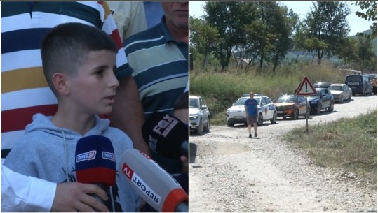 Report Tv në Zall Herr, aty ku protestohet dhe mësohet! Fëmijët në protestë për rrugën, bojkotojnë mësimin