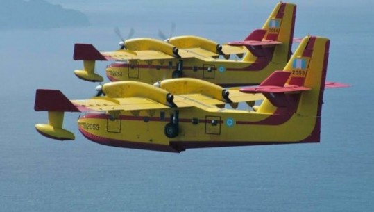 Dy avionët  Canadair CL-415 mbi Darëzezë po shuajnë flakët, Peleshi optimist se vatra do izolohet shpejt