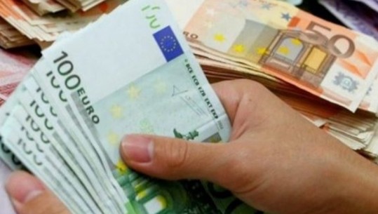 Zhvlerësohet euroja, dollari fiton terren, si nisi java në kursin e këmbimit 