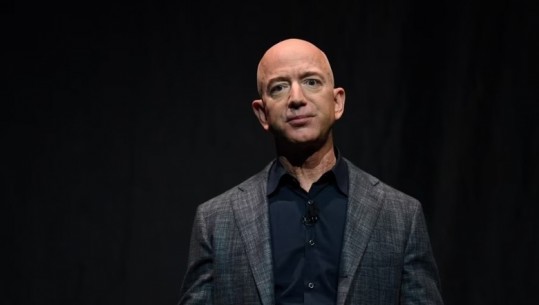 Jeff Bezos i bashkohet garës së ofrimit të internetit me satelitë