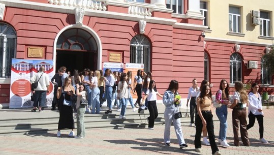 Viti i ri akademik, Universiteti i Tiranës thirrje studentëve: Ende kuota të lira, nxitoni të regjistroheni