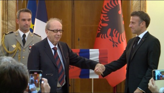 Ekskluzive/ Ismail Kadare flet për Report Tv pas dekorimit nga Macron: Kosova është Shqipëri, i uroj liri të plotë