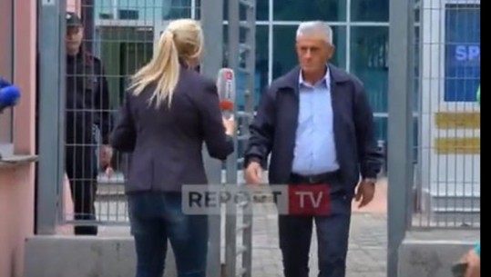 VIDEO/ Debatoi me avokatin e Mediut në gjyq, ish përgjegjësi i depos së armëve në Gërdec nuk flet para medieve: Më lini se jam i çorientuar, më dhemb koka