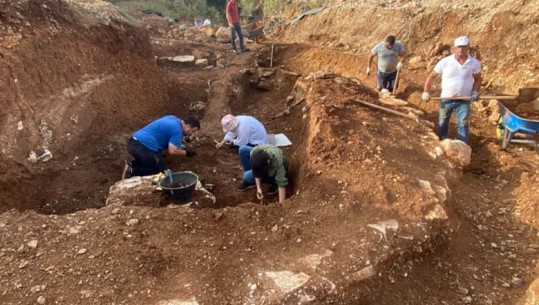  Zbulohet tuma e tretë pranë varrezës tumulare në Himarë! Rama: Kultura e dokumentuar në to është e njëjtë me atë të pjesës tjetër të Ilirisë