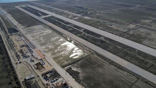 Pavarësisht kundërshtimeve nga mbrojtësit e mjedisit, vijojnë punimet në Aeroportin e Vlorës