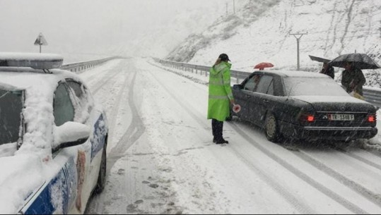 Mbrëmja sjell ngrica, bllokohet për rreth një orë bypassi në rrugën e Arbrit 