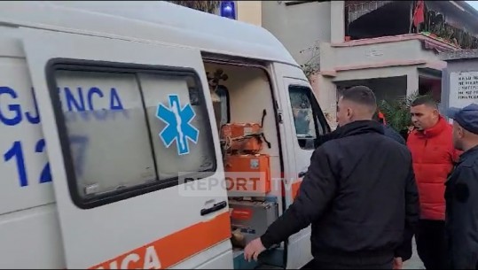 VIDEO/ 'Janë dy të paralizuar!' Shtëpia e të moshuarve përfshihet nga flakët, momenti kur zjarrfikësit ndërhyjnë t'i shpëtojnë 