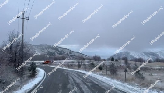 VIDEO/ Korça destinacioni perfekt për të kaluar fundjavën, dëbora zbardh fshatrat turistikë