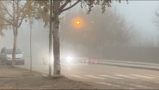 VIDEO/Mjegulla e dendur ‘mbulon’ Kukësin, vështirësi në qarkullim