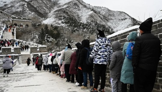 Stuhi dëbore e temperatura rekord, i ftohti kaplon Pekinin