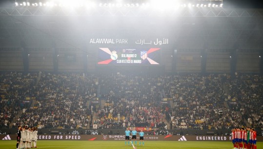 VIDEO/ Një minutë heshtje gjatë Real Madrid - Atletico, në Arabinë Saudite fërshëllejnë Franz Beckenbauer