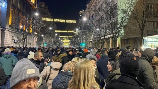 Serbi: Mijëra persona protestojnë kundër rezultatit zgjedhor